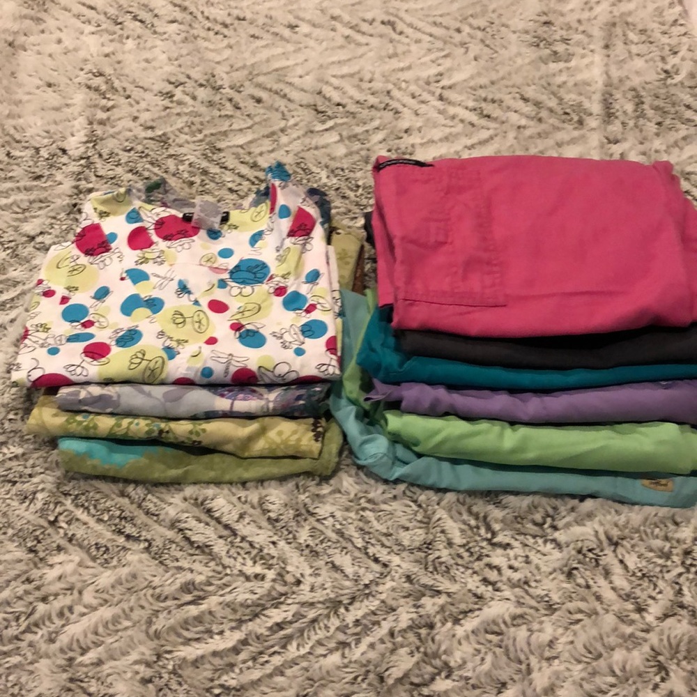 Set 4scrubs top&bottom, 2 bottom, offer best price